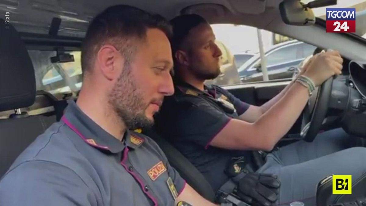 Milano, poliziotto accoltellato più di un anno fa: torna in servizio Christian Di Martino