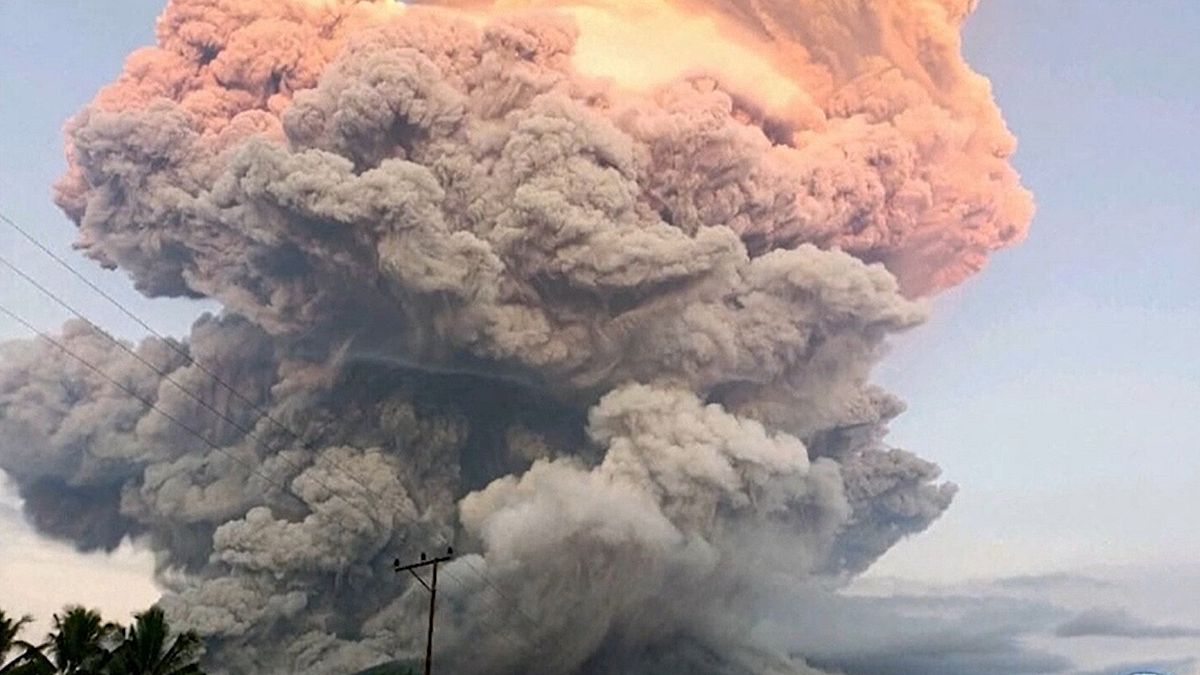 Bali, voli cancellati per l’eruzione del vulcano Lewotobi Laki Laki