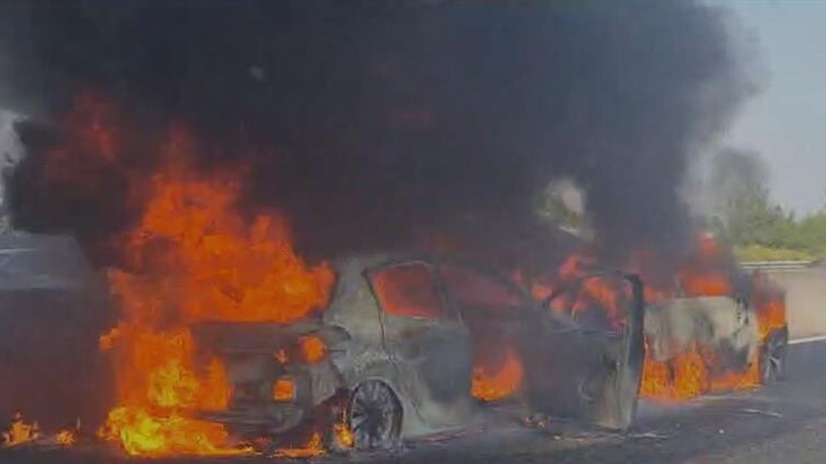 Piacenza, veicolo in fiamme sull