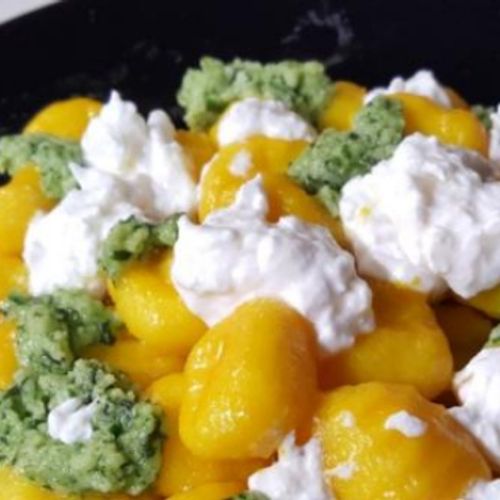 Gnocchi zafferano pesto e stracciatella