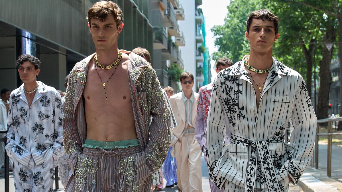 "Pyjama Boys" per le strade di Milano: il finale della sfilata Dolce&Gabbana collezione uomo primavera estate 2026 © Ufficio stampa