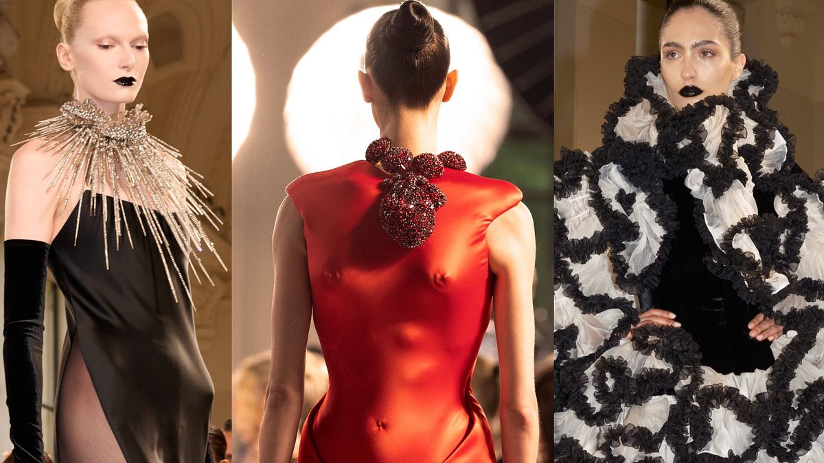 Tre look dalla sfilata Schiaparelli Haute Couture autunno inverno 2025-2026 © IPA