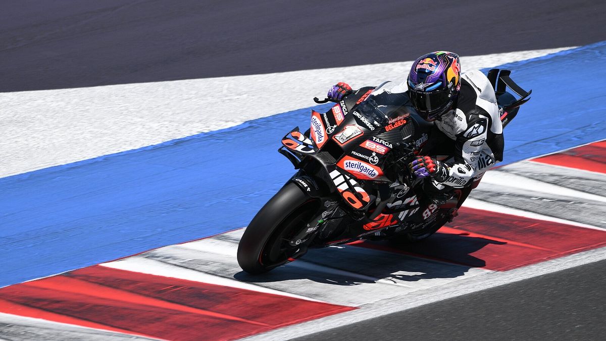  © Aprilia Racing Press Office