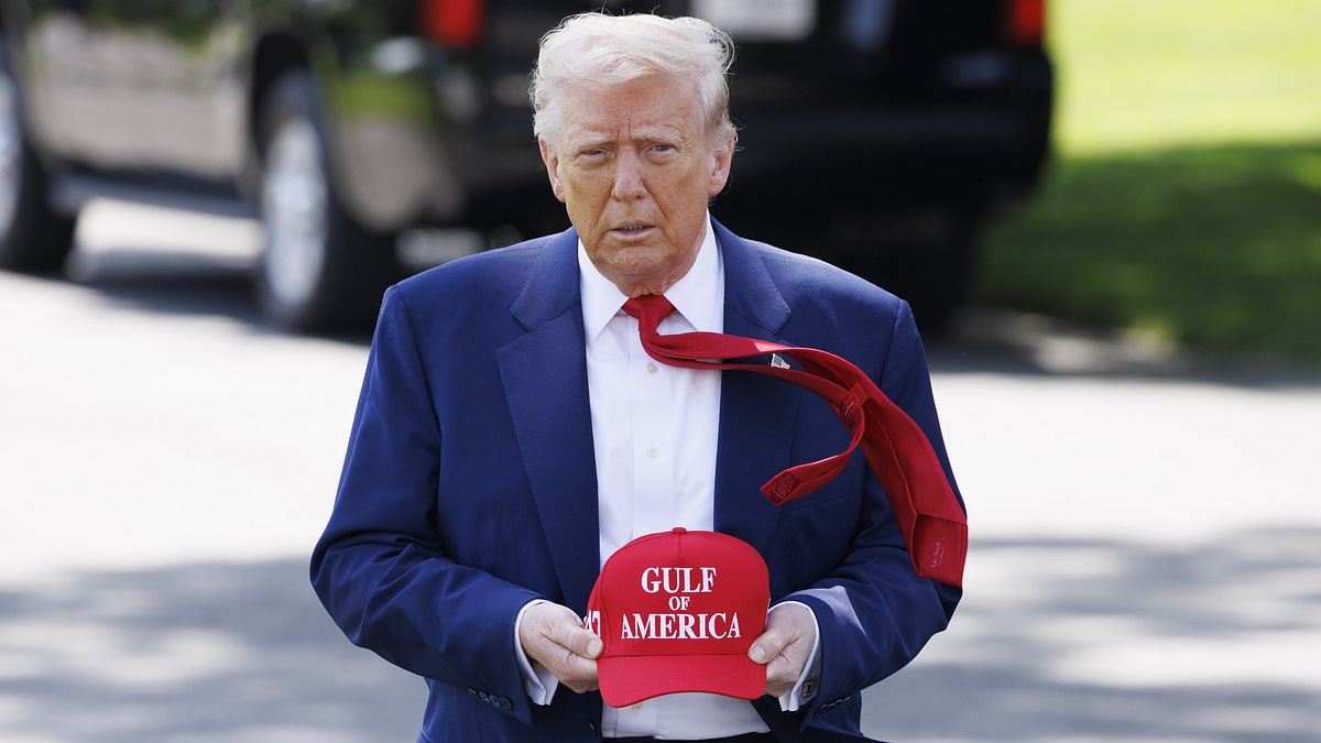 Donald Trump e i cappellini "parlanti": "Gulf of America" © IPA