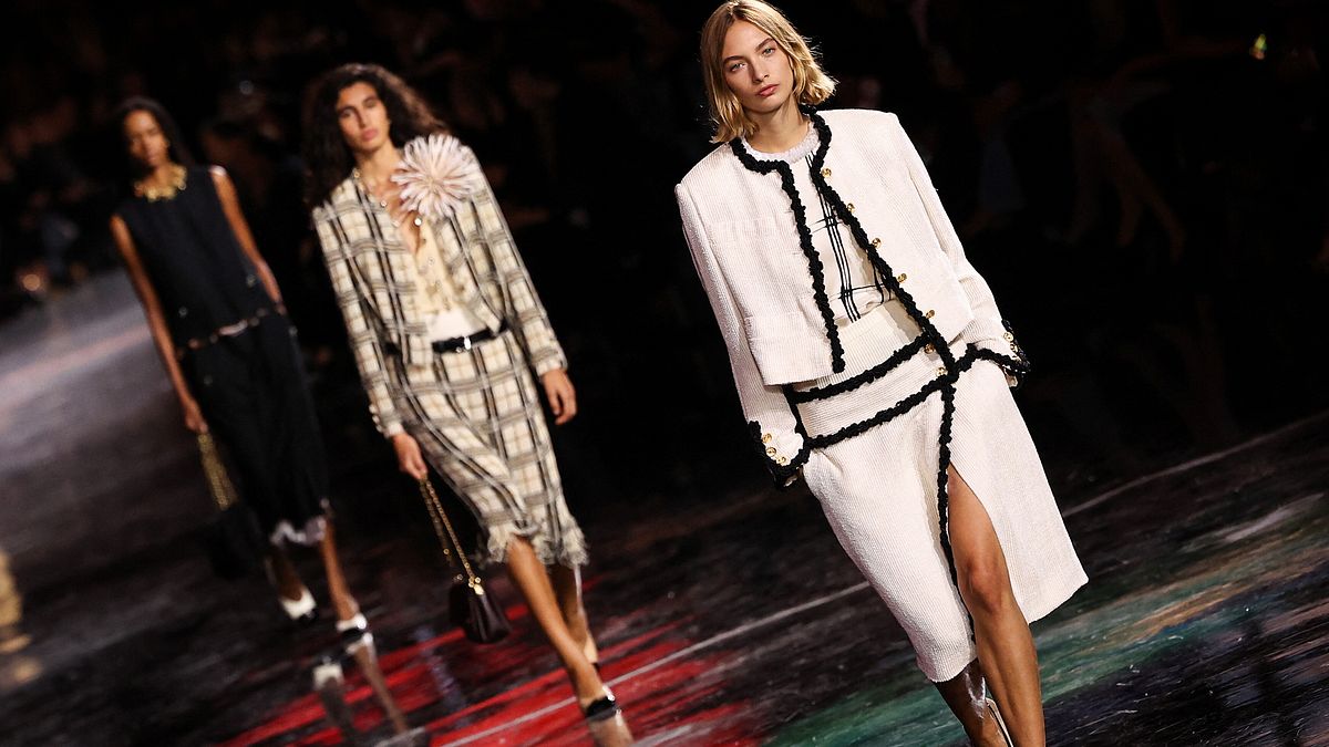 Chanel, collezione primavera estate 2026: la sfilata di debutto di Matthieu Blazy al Grand Palais di Parigi © Afp