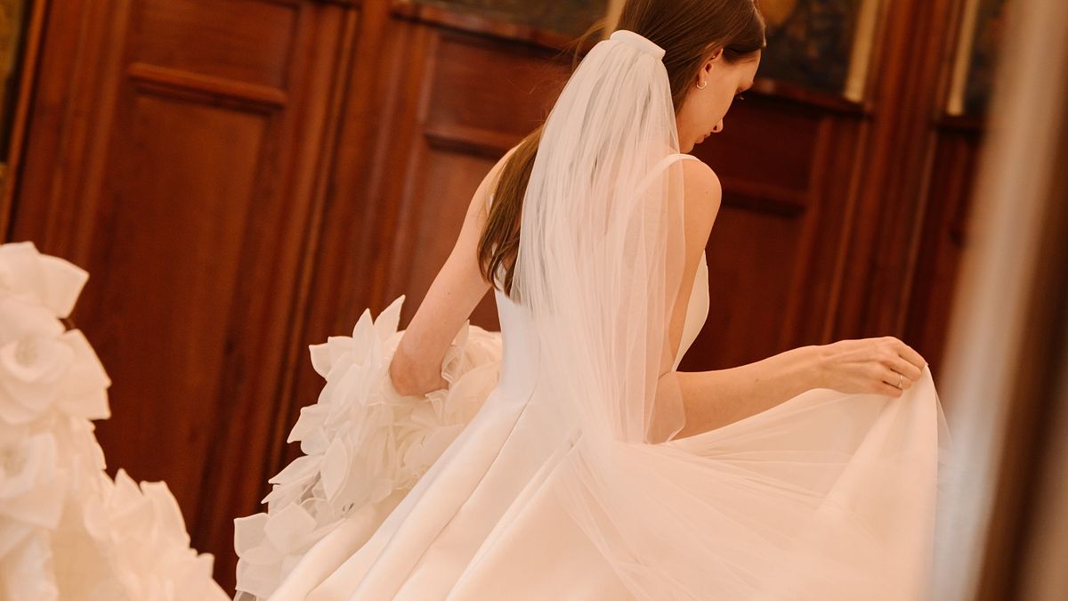 Uno scatto dalla presentazione della collezione sposa 2026 di Emé, una celebrazione dell’eccellenza e della tradizione dell’alta sartoria italiana © Ufficio stampa
