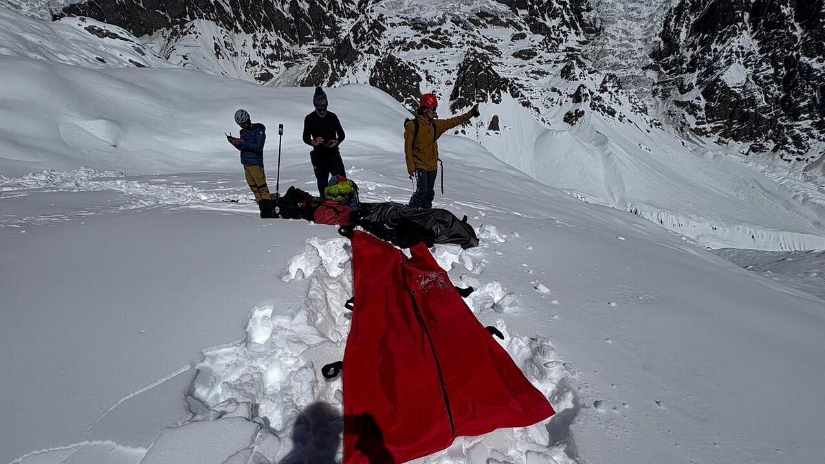  © Everest Chronicle