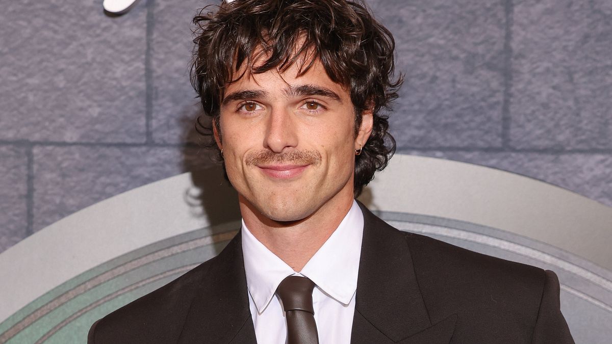 Jacob Elordi alla premiere di Frankenstein a Parigi © IPA