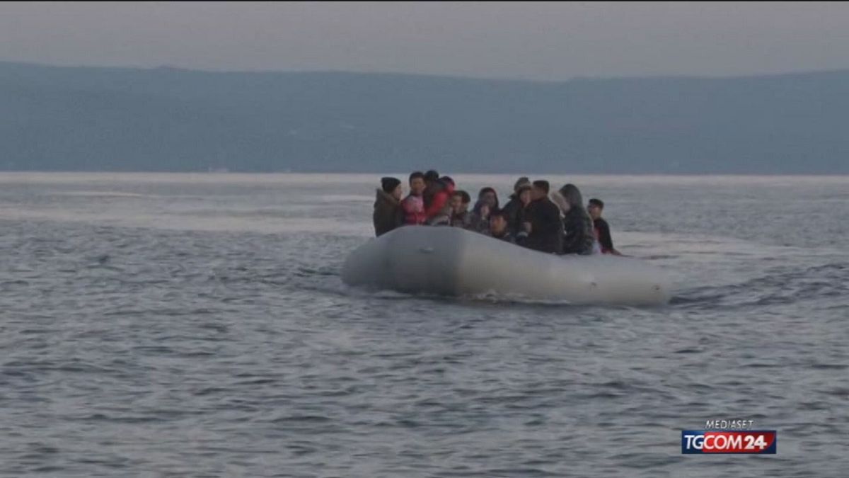 Migranti, scontri al confine tra Grecia e Turchia © Da video
