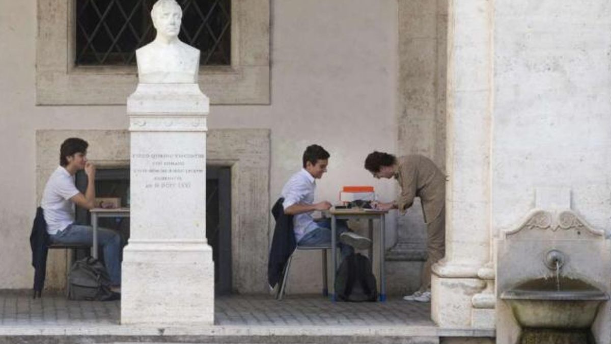 Roma - Esami di maturità al liceo Visconti © ansa