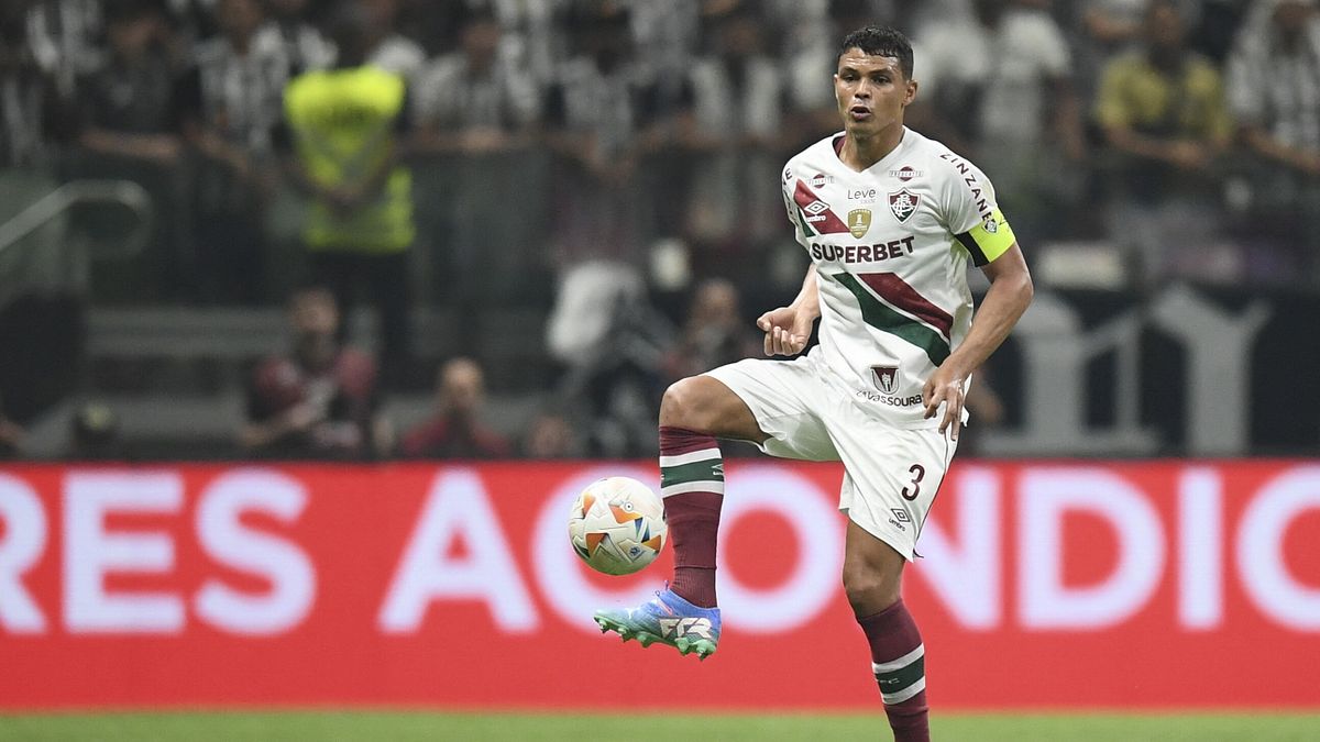 Thiago Silva (difensore): è ancora in campo, attualmente ricopre il ruolo di capitano della Fluminense © afp