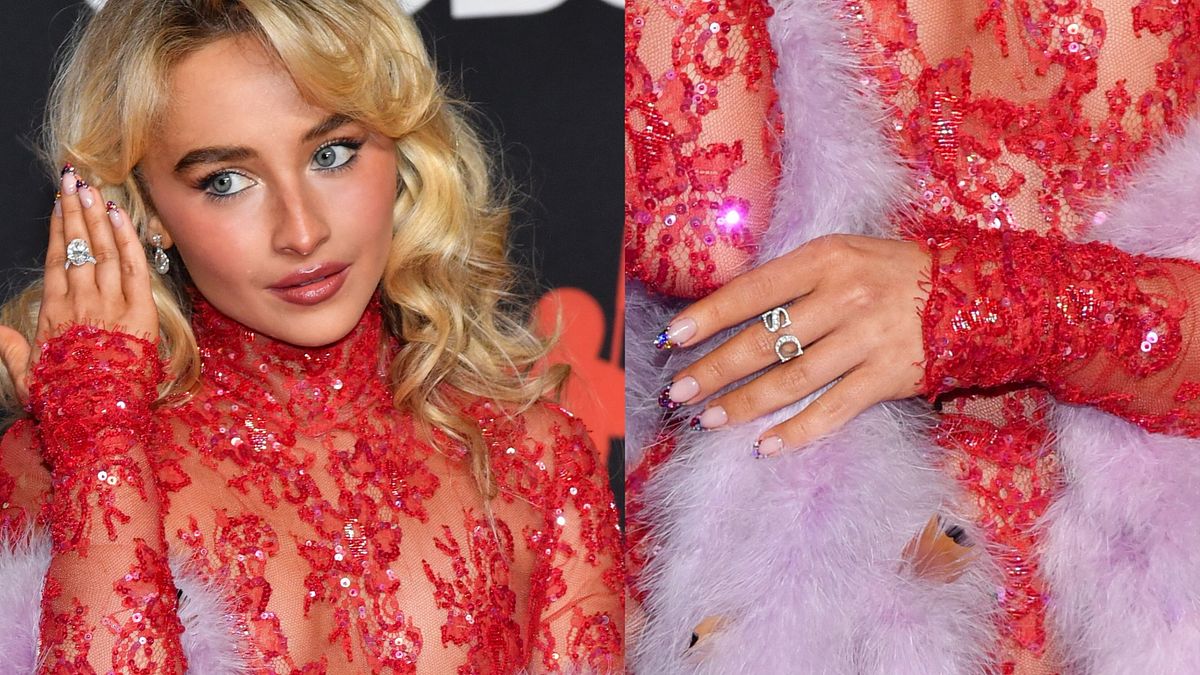 Un nail look di Sabrina Carpenter perfetto da replicare per il periodo delle Feste © IPA