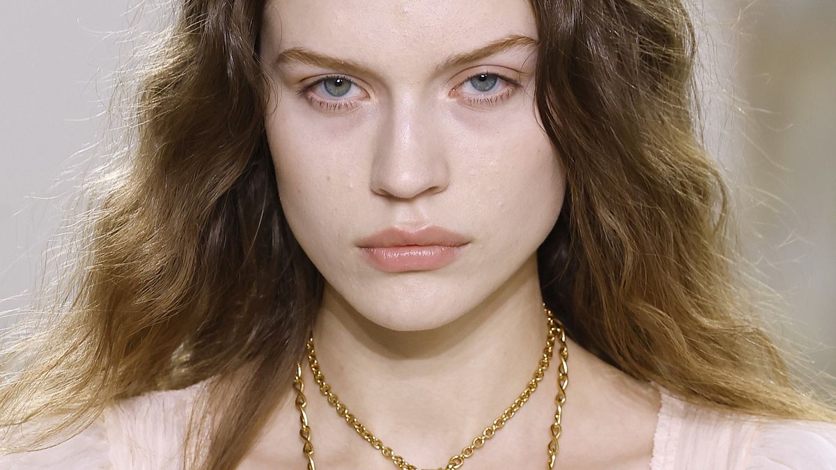 "Messy hair", le ispirazioni dalle sfilate per un look spettinato  © Catwalk Pictures