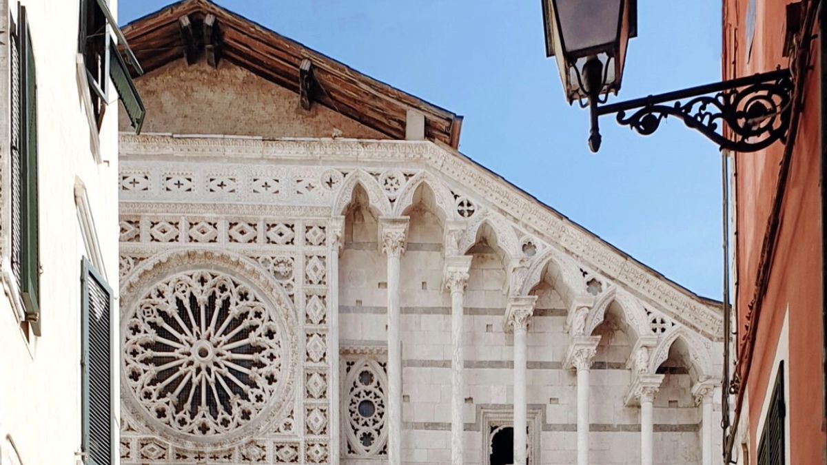 Carrara, il Duomo - ph Gabdetails © Ente del Turismo
