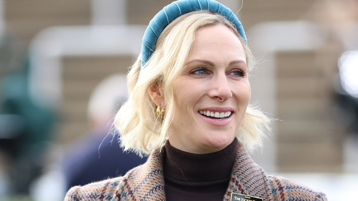 Zara Tindall campionessa di stile al New Year's Day Racing Meet di Cheltenham © IPA