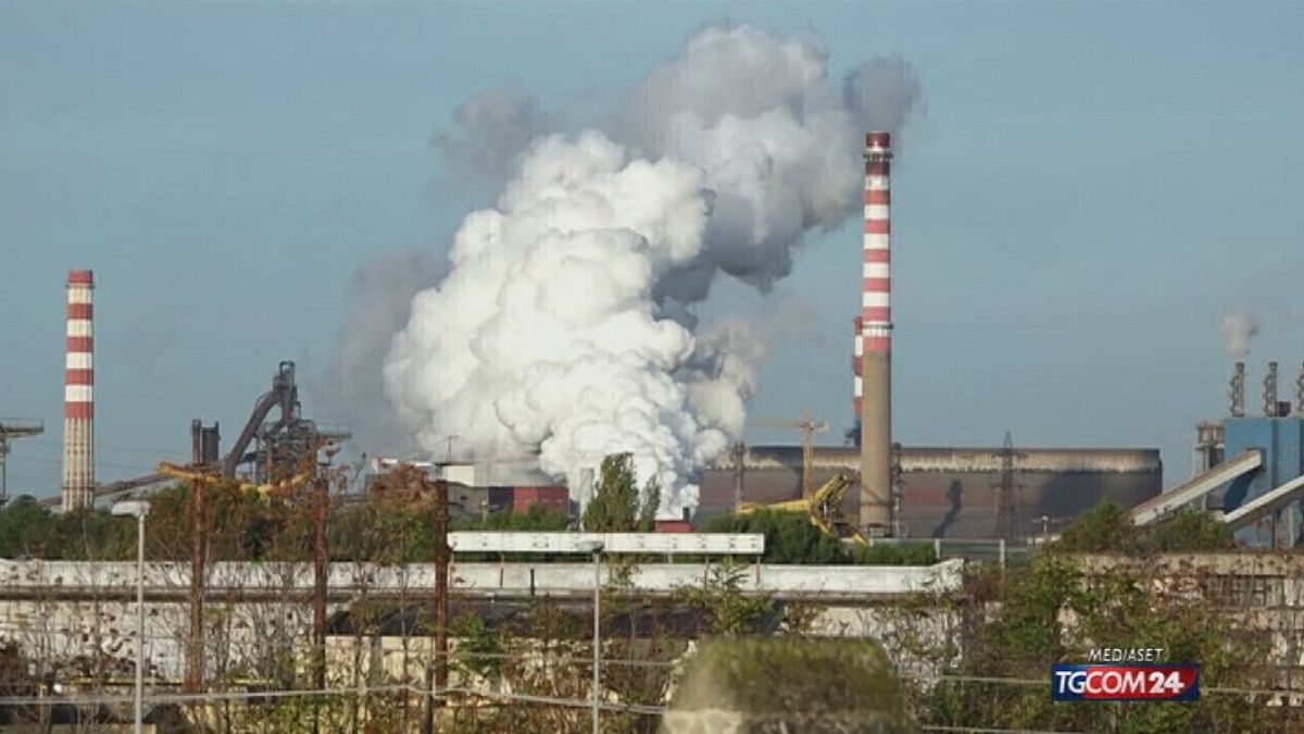 Ex Ilva, pronto ricorso dei commissari: "Non ci sono condizioni per recesso di ArcelorMittal" © Da video