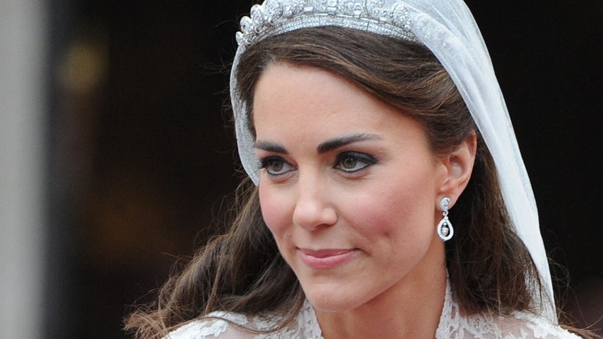 Kate Middleton ha sdoganato l'arte del self make-up. Per il suo matrimonio con il principe William, celebrato a Londra il 29 aprile 2011, la principessa del Galles si è truccata da sola, senza l'aiuto di un make-up artist © Afp