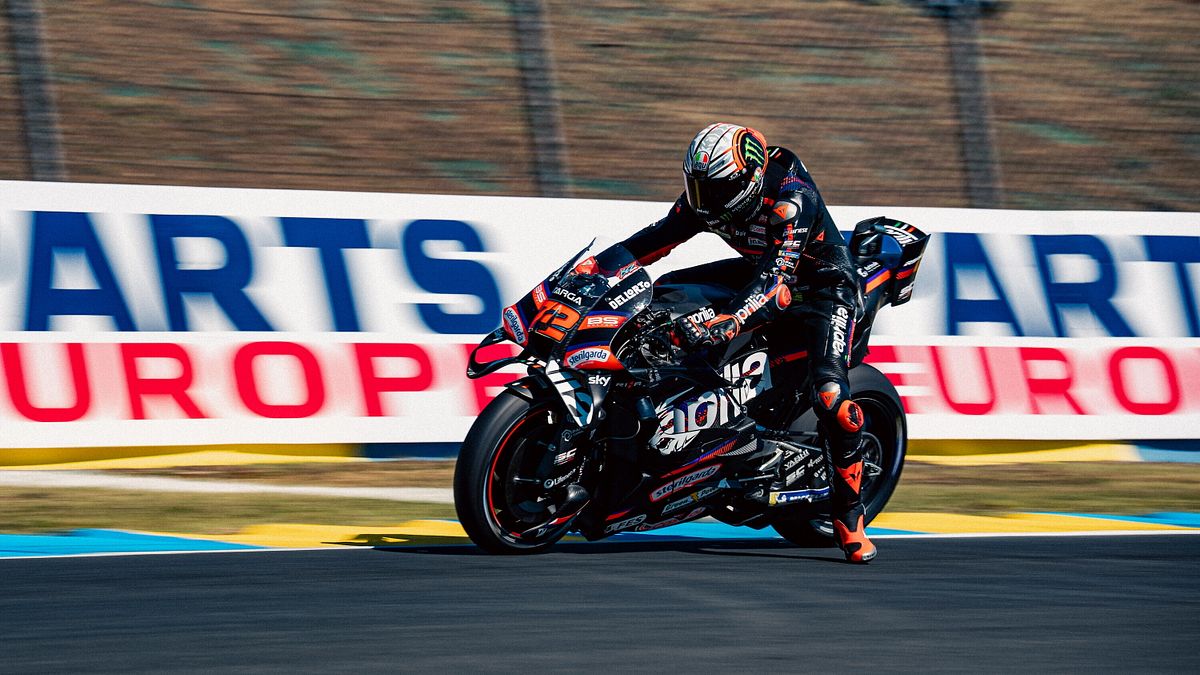  © Aprilia Racing Press Office