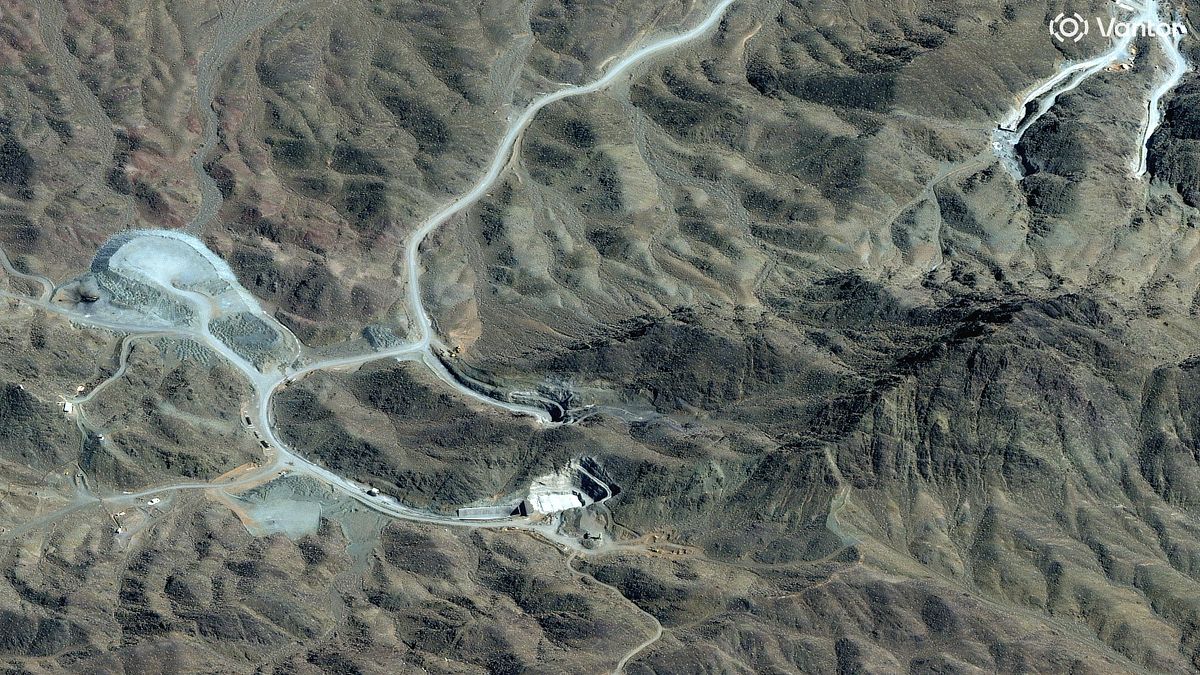 Alcuni ingressi del sito nucleare sul monte Kûh-e Kolang Gaz Lâ © Afp