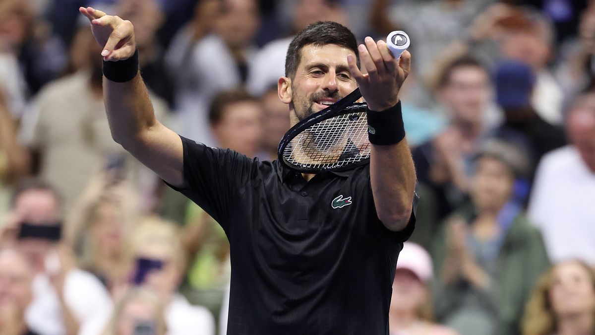 Djokovic mima il gesto del violino a fine match © Getty Images