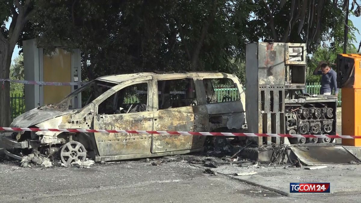 18.00 COSENZA, CARBONIZZATI SRV © Da video