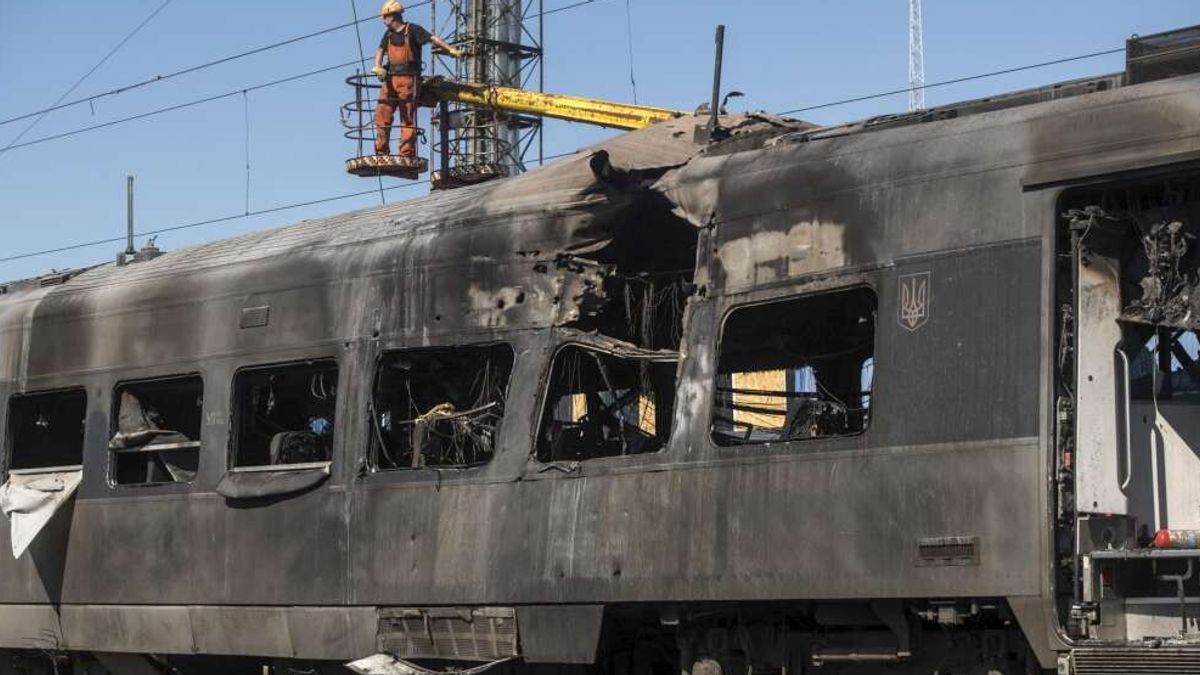 L'edificio della delegazione Ue a Kiev danneggiato dall'attacco russo  © Ansa