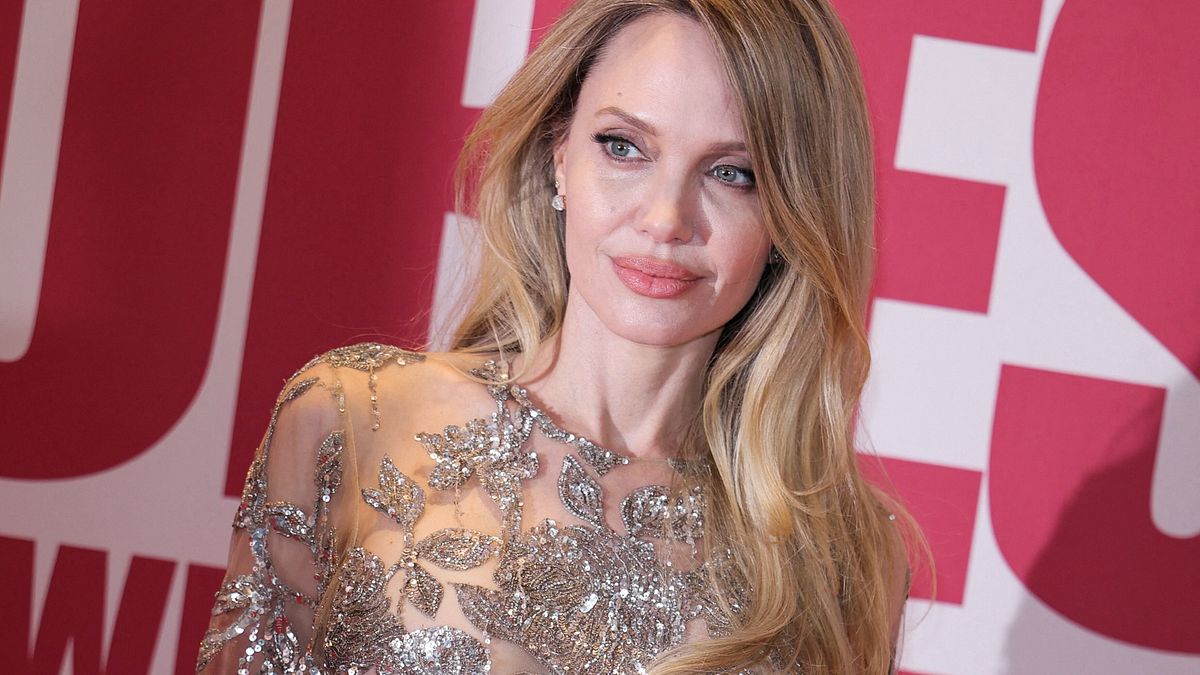 Angelina Jolie e il suo biondo "signature look" © Afp