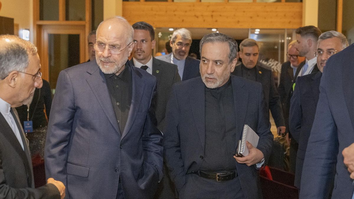  Mohammad Bagher Ghalibaf, a sinistra, con Abbas Araghchi durante l'incontro con il vicepresidente JD Vance in Svizzera a giugno © Ansa