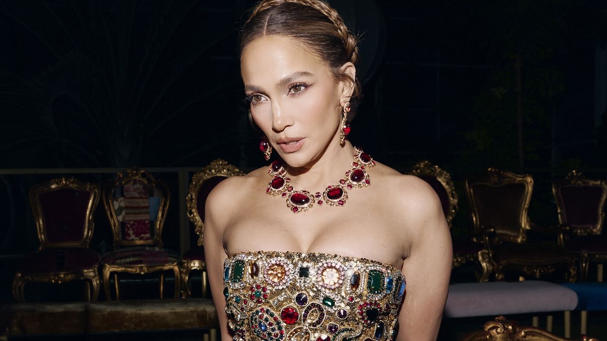 Jennifer Lopez ospite speciale della sfilata Dolce&Gabbana Alta Moda a Taormina (courtesy of Dolce&Gabbana, styled by @robzangardi and @marielhaenn) © Ufficio stampa
