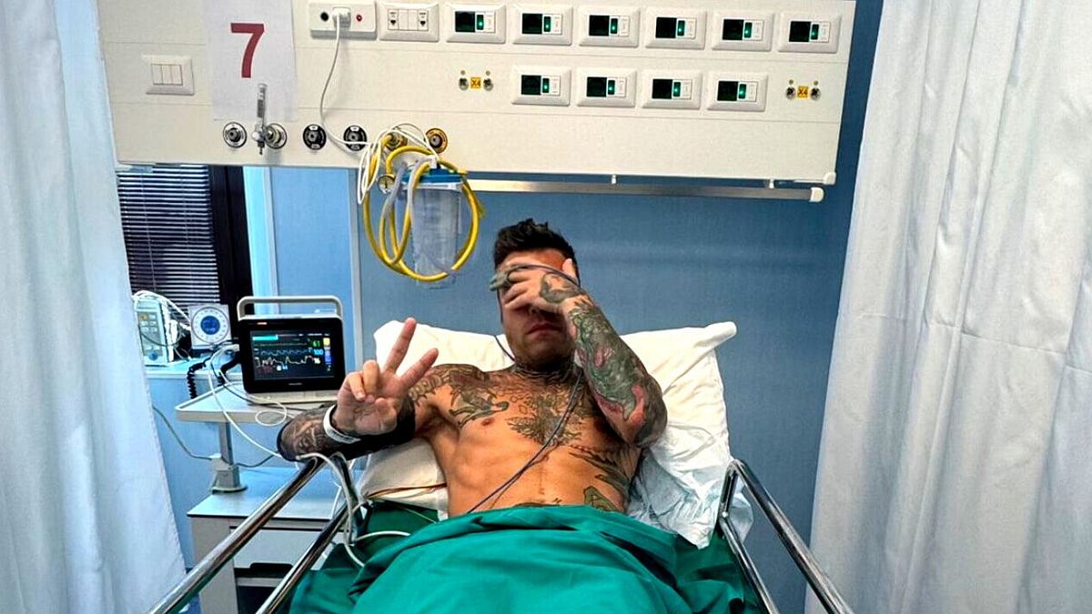 Fedez durante uno dei passati ricoveri in ospedale © Dal Web