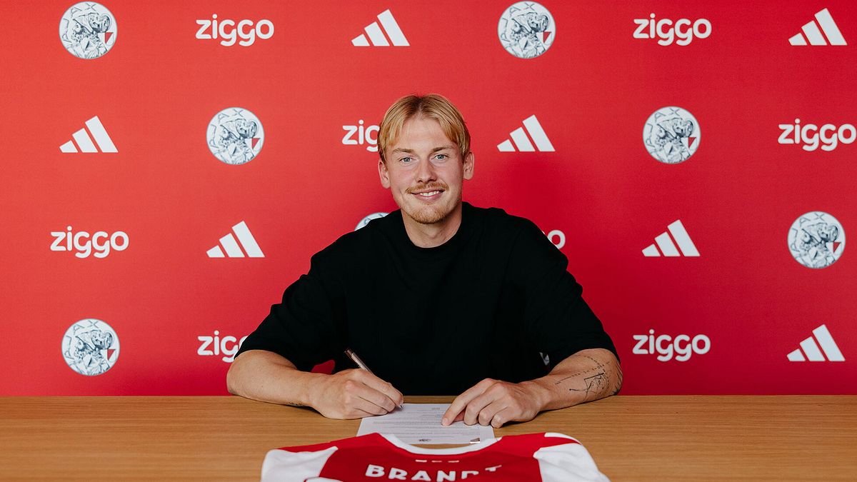  © ajax