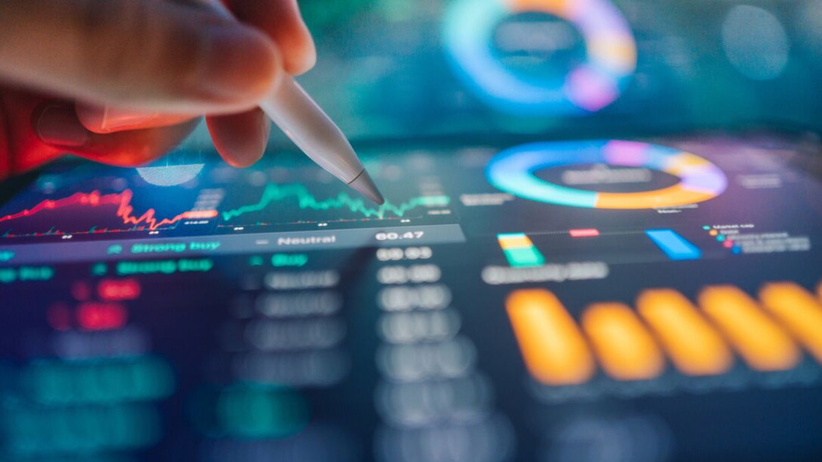 Millennial and Gen Z new investing using Ai finanace interact with an AI data finance assistant on a tablet, showcasing the integration of artificial intelligence in financial management. 