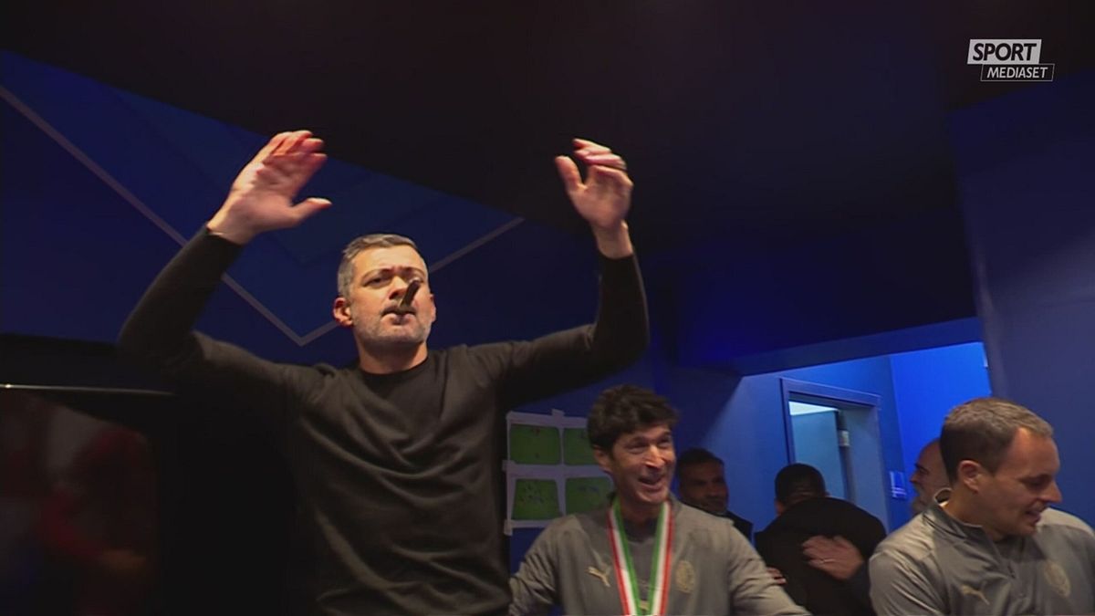 MCH CONCEICAO BALLA E FUMA IL SIGARO POST INTER SUPERCOPPA 06/01 1 © Da video