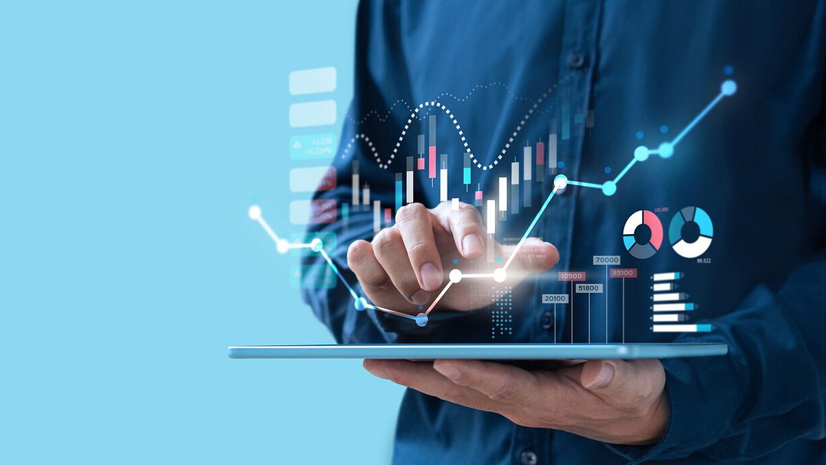 Businessman trading online stock market on teblet screen, digital investment concept 