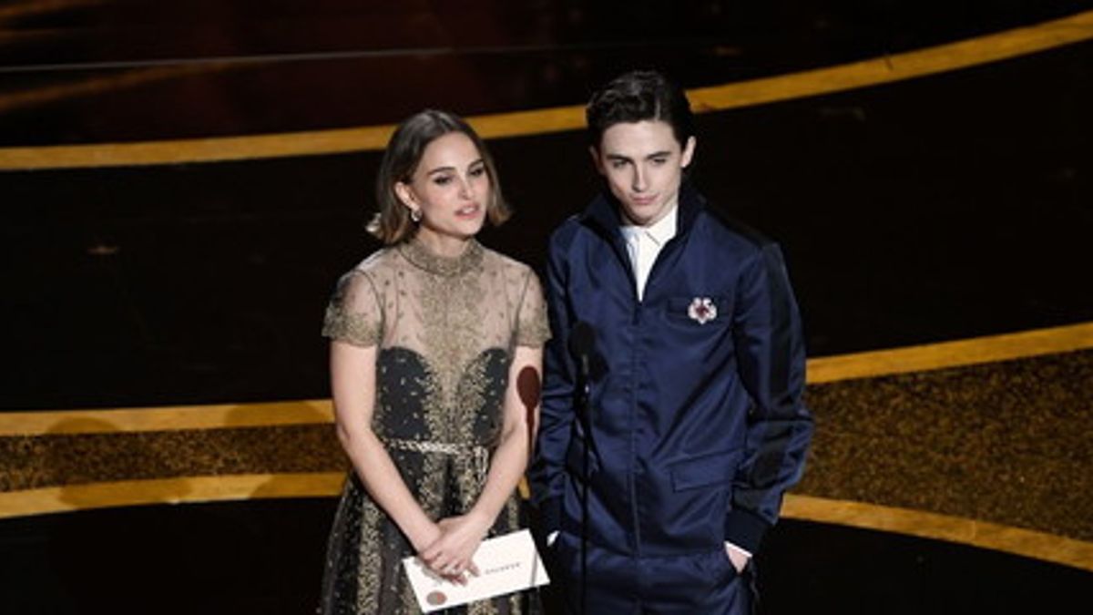 Oscar 2020 - Timothée Chalamet sul palco con Natalie Portman © Afp