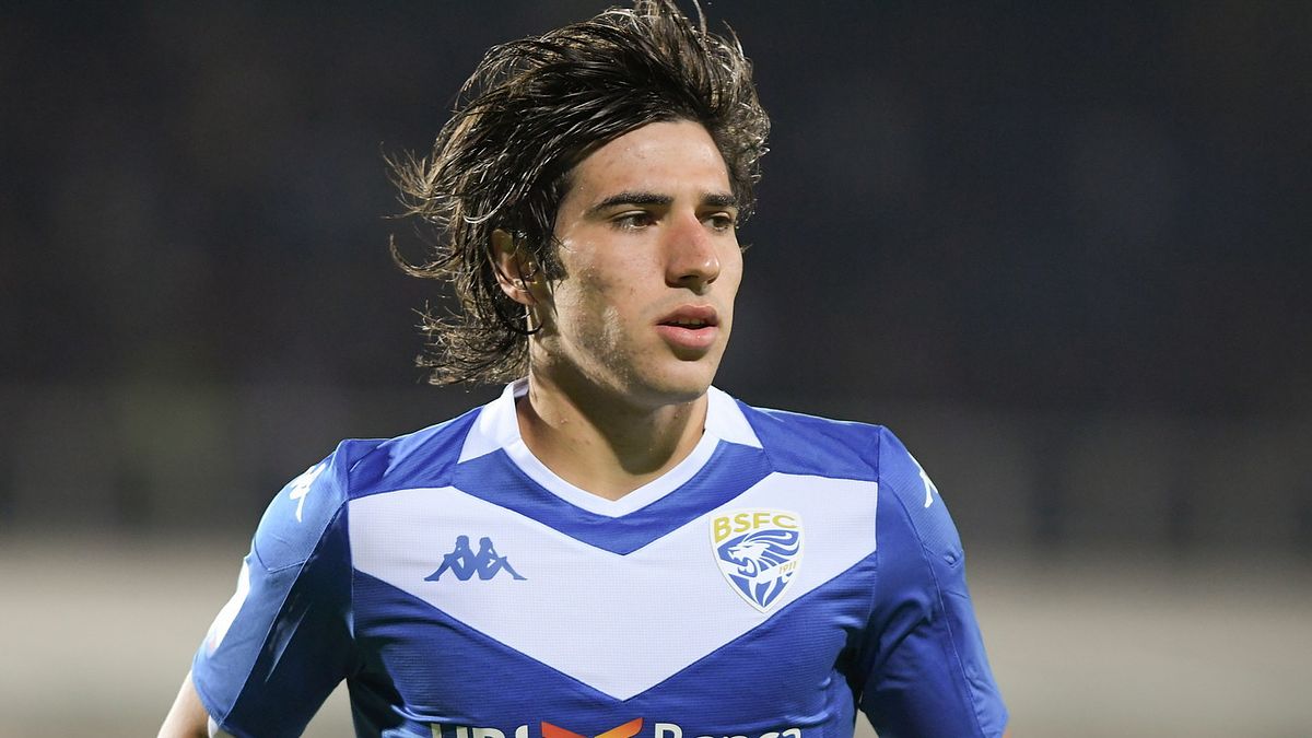  Sandro TONALI (Brescia, 8 maggio): centrocampista di qualità e quantità che ha già conquistato l'azzurro e fa gola a tutte le big del nostro campionato 