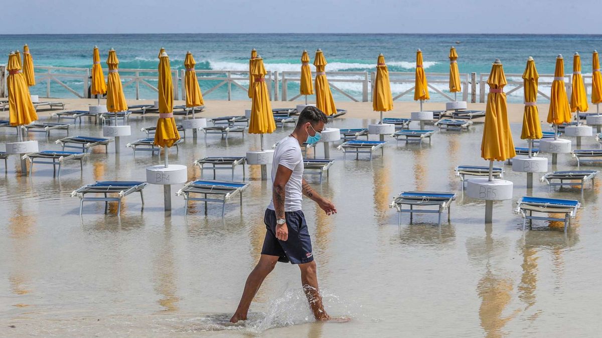 Spiaggia di Mondello, Palermo © Ansa