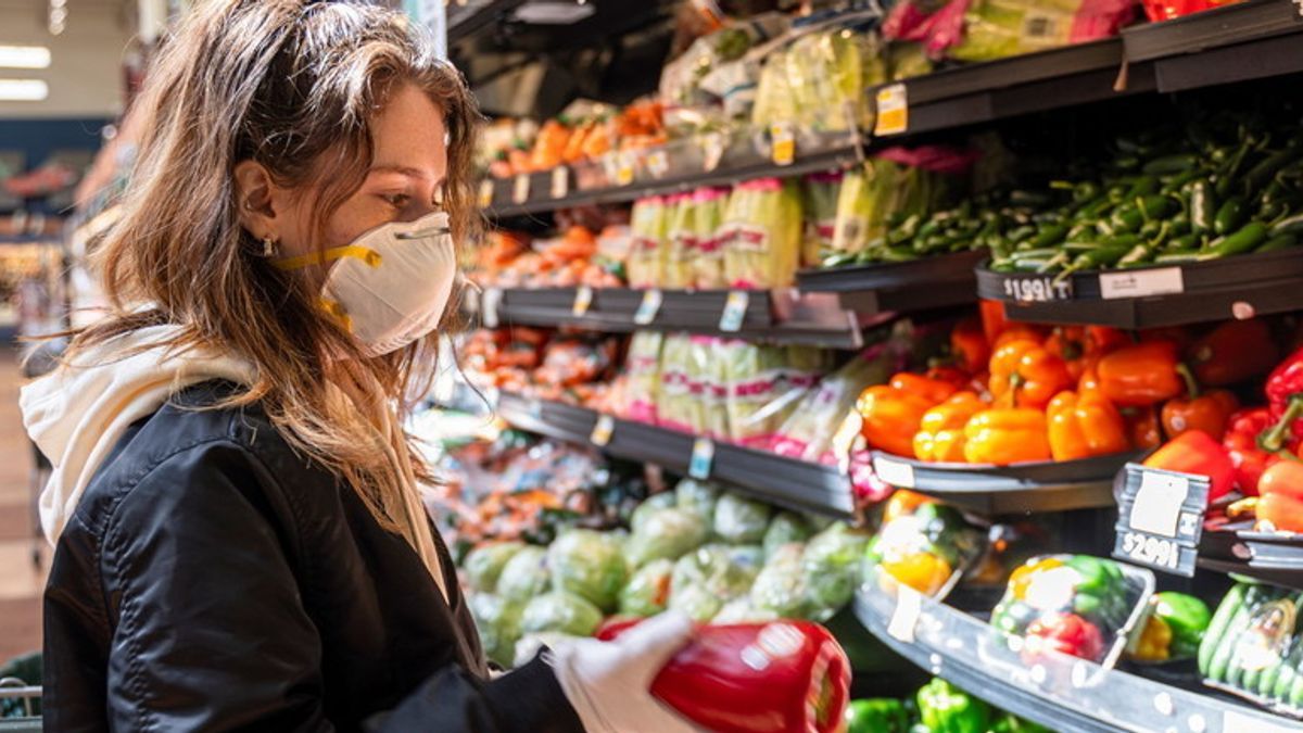 Non facciamoci mancare frutta e verdura, scegliendo le varietà meno deperibili © Istockphoto