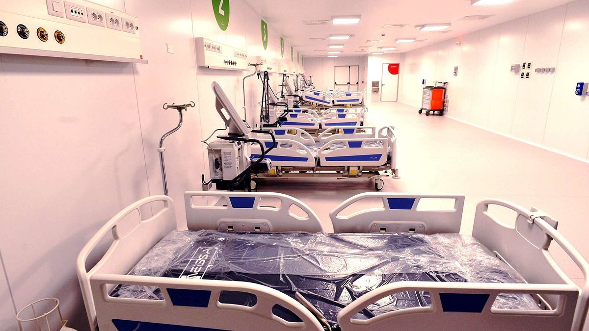 Il 31 marzo conclusi i lavori iniziati il 16 per la costruzione dell'ospedale Covid-19 in Fiera Milano.  © IPA