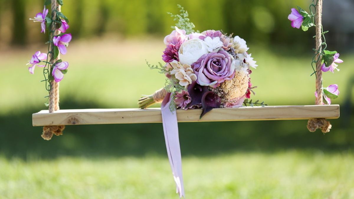 A celebrare la cerimonia in comune, un parroco nelle vesti di sindaco  © Istockphoto