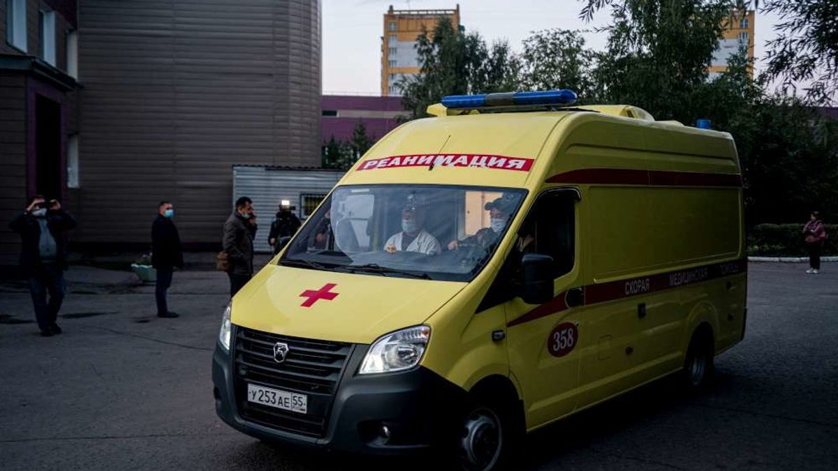  Il trasferimento di Navalny in ambulanza dall'ospedale di Omsk all'aeroporto © Afp