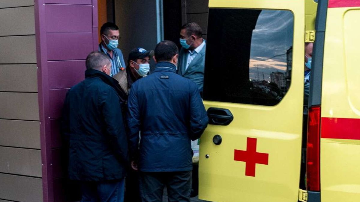  Il trasferimento di Navalny in ambulanza dall'ospedale di Omsk all'aeroporto © Afp