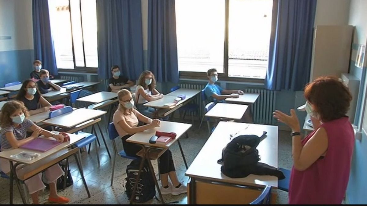 Breaking News delle 21.30 | Scuola, ripartenza in salita 