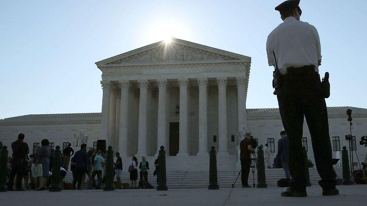 Trump ha annunciato che la prossima settimana nominerà una donna che sostituirà Ginsburg © -afp