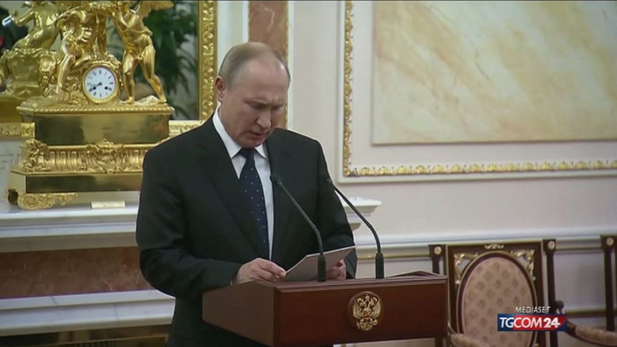Russia, Putin: continuano i lavori su potente arma 