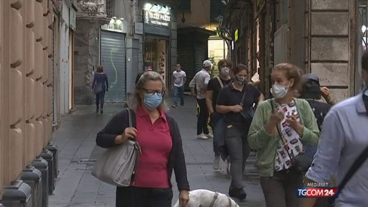 A Genova scatta l'obbligo di mascherina in centro 