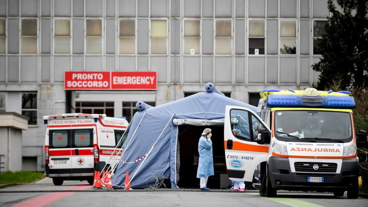 Il 29 febbraio in alcuni ospedali, davanti ai Pronto soccorsi, si vedono le prime tende per il triage dedicato ai pazienti che presentano sintomi influenzali. © LaPresse