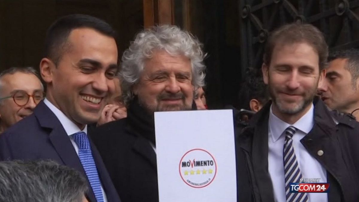 18.00 M5S: GRILLO REGALA IL SIMBOLO SRV 