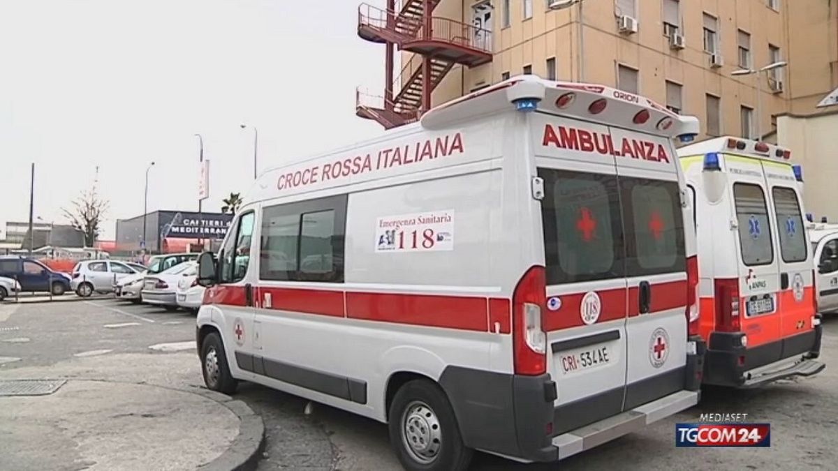 Caos a Napoli, "aggredita" un'altra ambulanza © Tgcom24