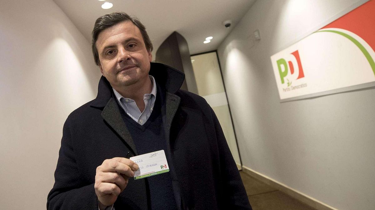 Il liberal di "Siamo Europei" Carlo Calenda è capolista nella circoscrizione Nord Orientale per il Pd. E' una delle scelte più discussa in questa tappa di avvicinamento alle elezioni europee. Il simbolo del movimento di Calenda campeggia anche nel logo del Partito Democratico. © ansa